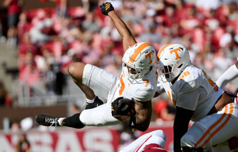 No. 15 Tennessee rallies in 4th quarter to beat Arkansas 24-17